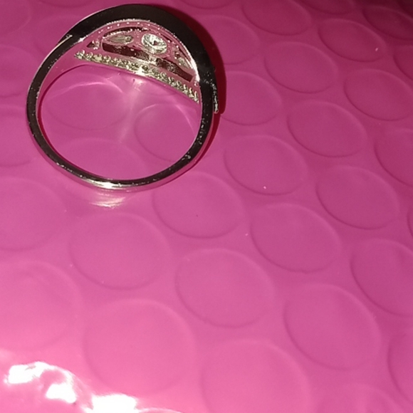 Beautiful ring - Picture 2 of 2